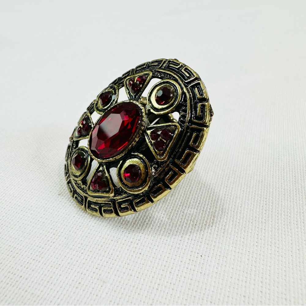 ๐ STRETCH RING RED JEWEL CENTER ACCENTED STONES IN GOLD TONE NWOT FASHION GLAM - Picture 6 of 7